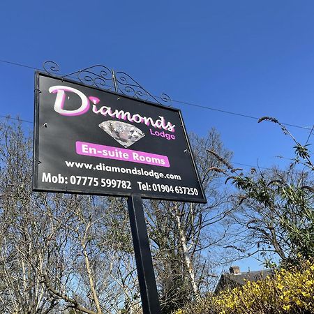 Diamonds Lodge Near York Hospital Eksteriør billede